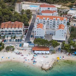 Malo 3*, Arbanija Chorwacja