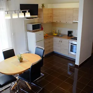 apartments-martina-bibinje.hotelinzadar.com/
