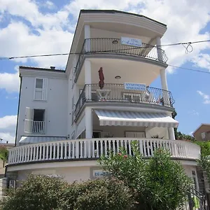 Antonia , Malinska Chorwacja